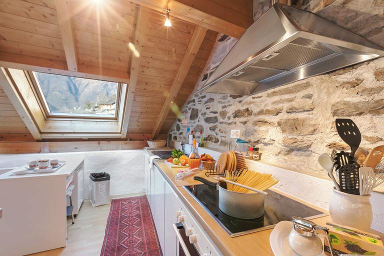 Private kitchen 2, Rustico Paese Verzasca With Mountain View, Locarno