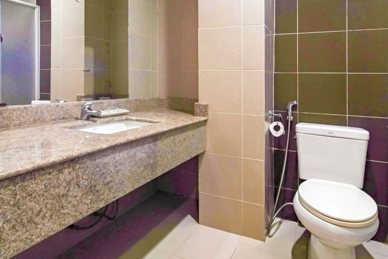 Bathroom 5, Main Hotel and Suites Cebu, Cebu City