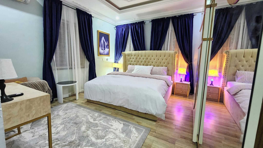 Room 4, THE H ADDRESS, Mainland