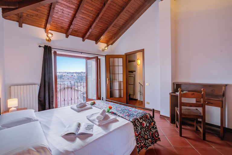 Room 3, Casa al Castello in Leggiuno With Garden, Varese