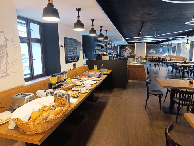 Food & Drinks 4, HOTEL RESTAURANT DARWIN, Praha 16