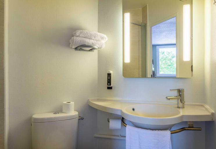 Bathroom 4, B&B HOTEL Toulon Ollioules, Var