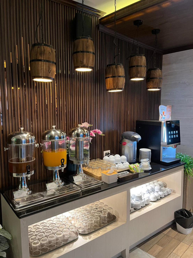 Food & Drinks