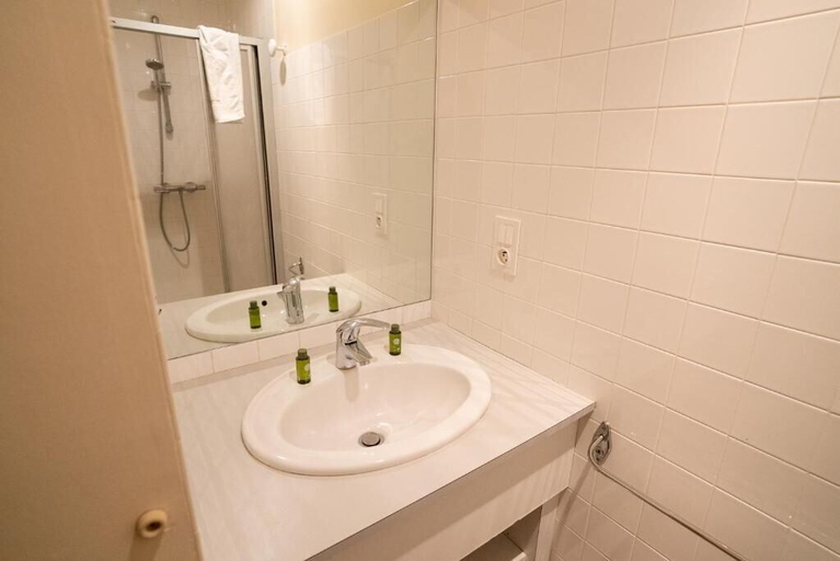 Bathroom, Azureva Murol, Puy-de-Dôme
