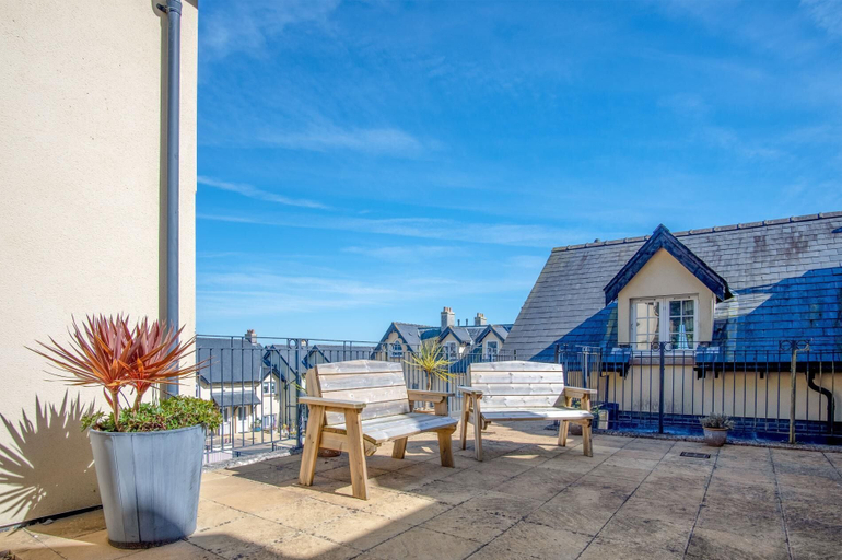 Exterior & Views 2, Minarvon - 2 Bedroom Apartment - Saundersfoot, Pembrokeshire