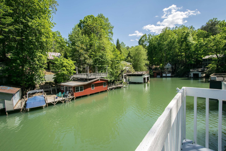 Room 4, Lakefront Tiny House w Free Tix Dock Dogs OK, Rutherford