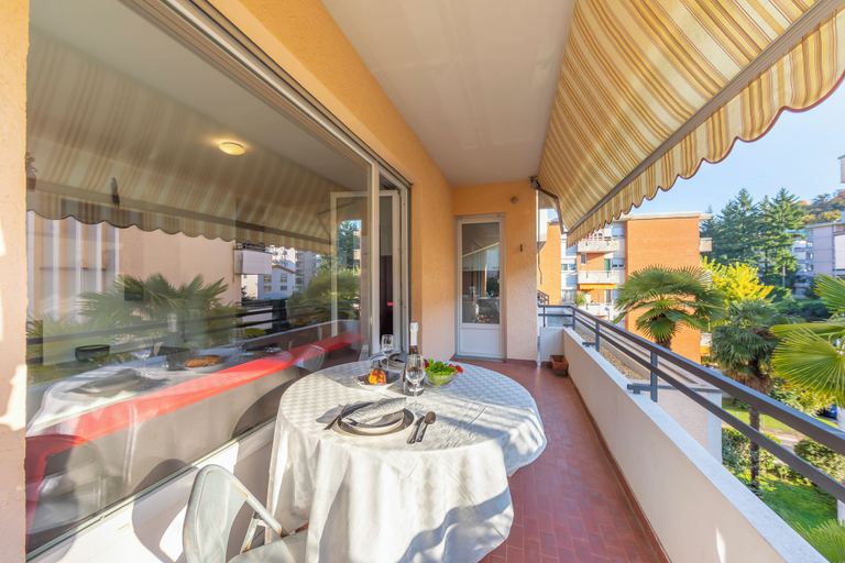 Outdoor dining 4, City Apartment With Balcony and Parking, Lugano