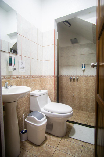 Bathroom 5, Ceiba Eco Hostel, San Carlos