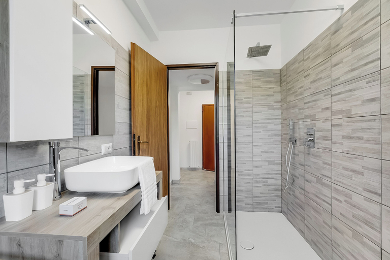 Bathroom 5, La Dolce Laveno, Balcony Apartment With A/C, Varese