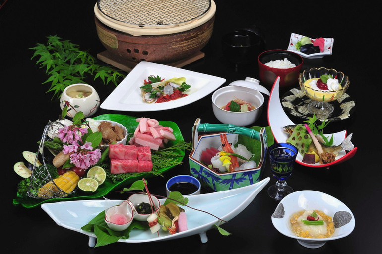 Food & Drinks, Koyokan Wanpakutei, Gero