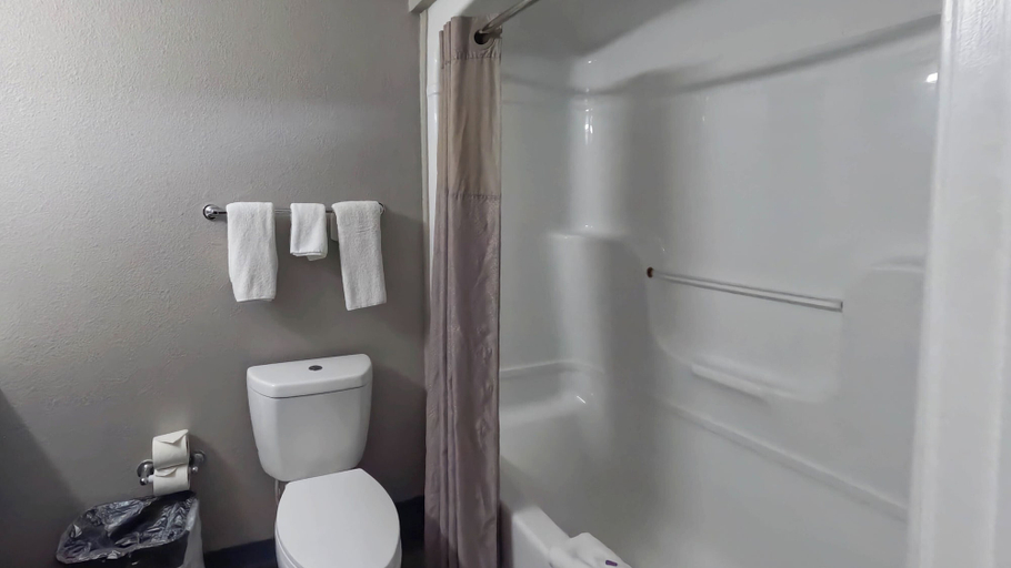 Bathroom 4, Studio 6 Brownsville, TX, Cameron