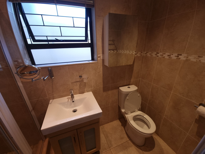 Bathroom 5, Ojong's Self-Catering Accommodation, City of Cape Town