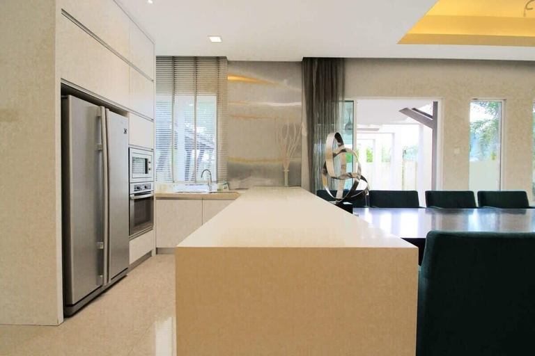 Interior 2, Chic 4BR Oasis With Gazebo, Your Dream Getaway, Hulu Langat