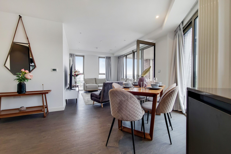 Living area 4, Capital Stay - Three Bed Apartment In Excel, London