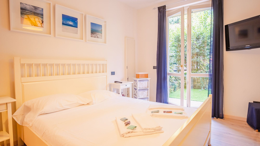Bedroom 3, La Terrazza sul Lago - Italian Homing, Brescia