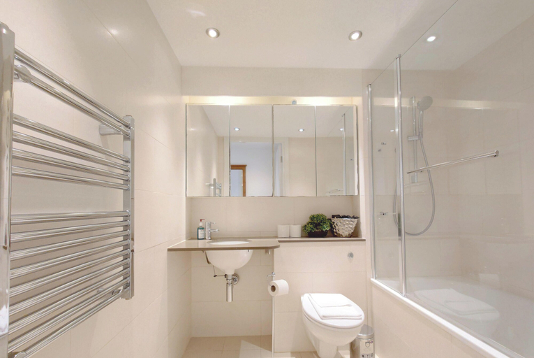 Bathroom 3, Serenity Suite Executive One Bed Flat, London