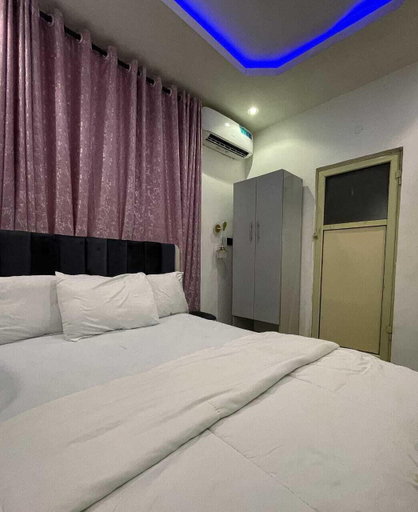 Room 2, BLUESTONE SKYLINE APARTMENTS, Oshodi/Isolo