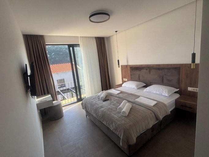 Room 3, Villa Elysium
