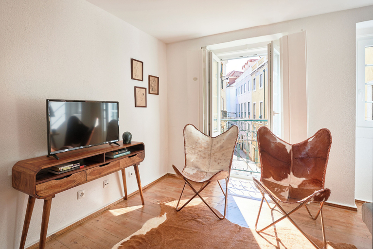 Living room 4, Idyllic Light-Filled Alfama Apt, By Timecooler, Lisbon