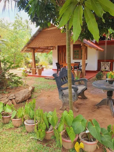 Outdoor dining 5, Jungle Eco Lodge & Safari, Dambulla