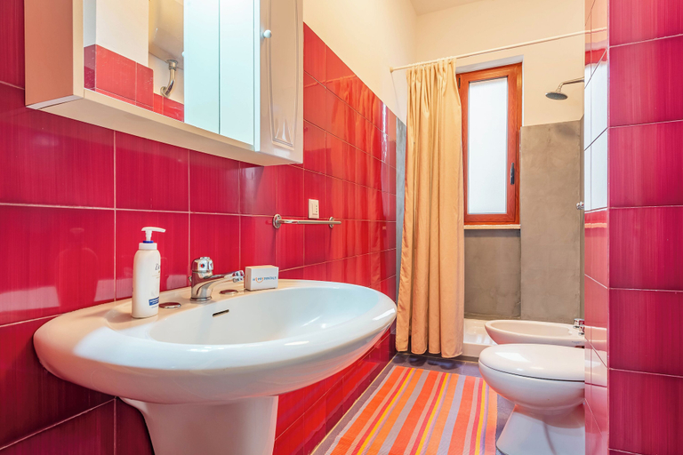 Bathroom, Caddipulina Apartment in Gallipoli 200m From Sea, Lecce