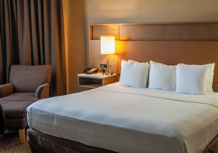 Bedroom 4, Edmonton Hotel and Convention Centre, Division No. 11