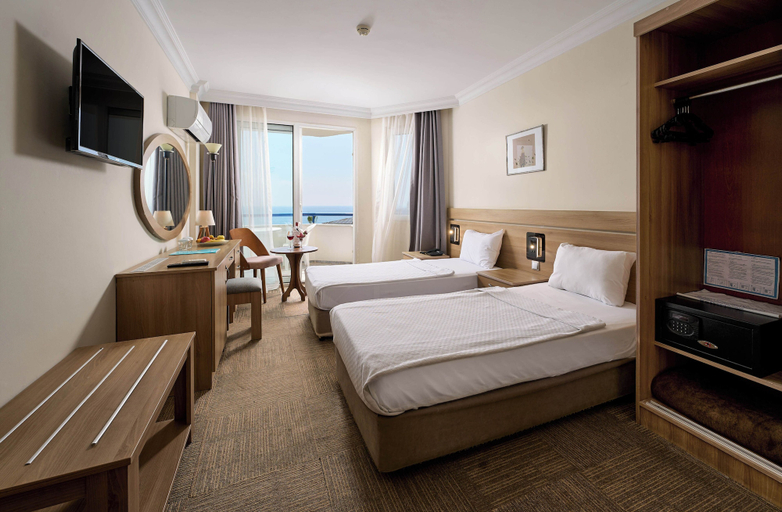 Bedroom 3, Elysee Beach Hotel, Alanya