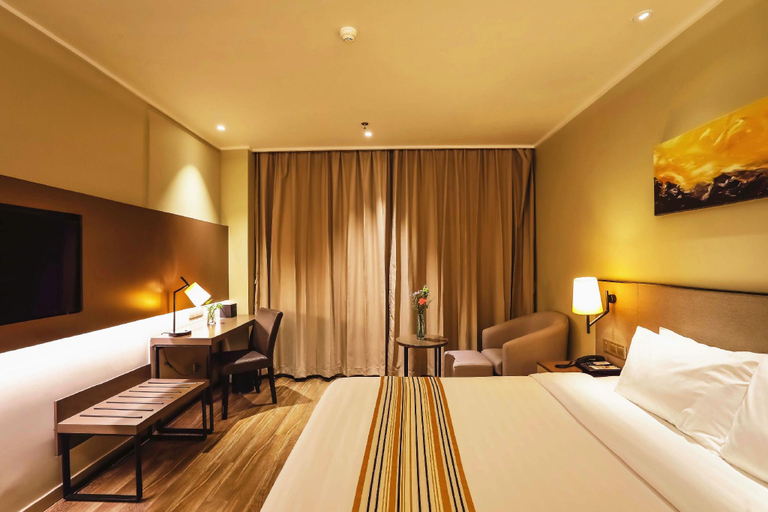 Bedroom 2, Home Inn Plus Dalian Development Zone Wanda Plaza Jinma Road, Dalian