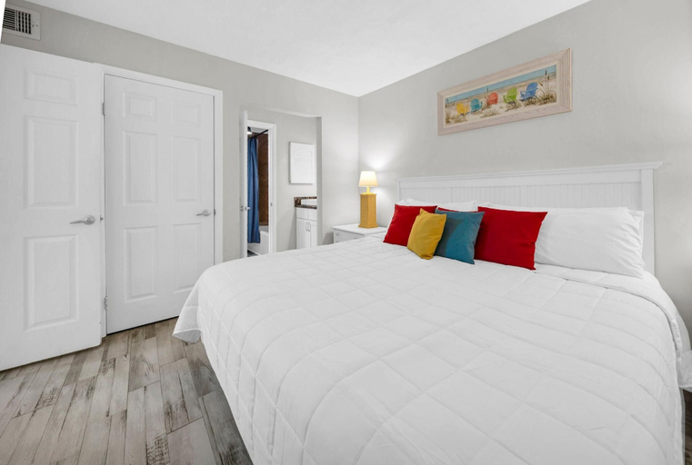 Bedroom 3, The Summit 818, Bay