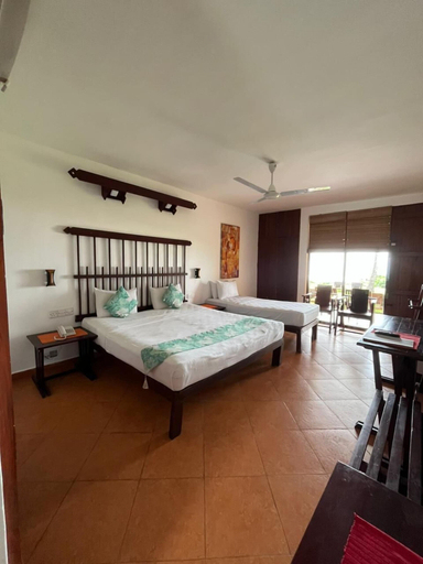 Bedroom 3, The Long Beach Resort, Habaraduwa