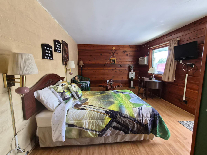 Bedroom 3, Chateau Lodge, Ogle