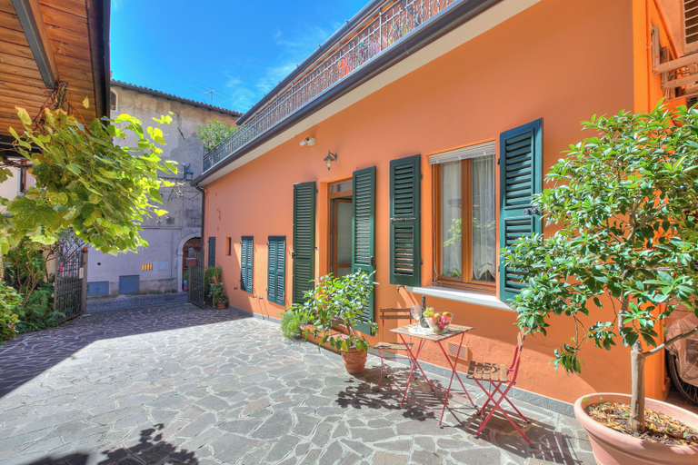 Outdoor dining, Vicky Loft Gardone-relax & Vittoriale, Brescia