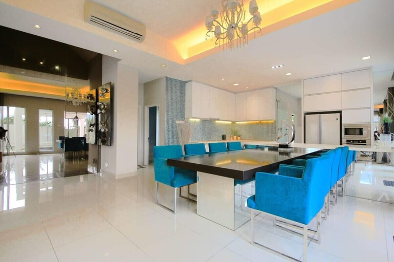 Interior 3, Chic 4BR Oasis With Gazebo, Your Dream Getaway, Hulu Langat