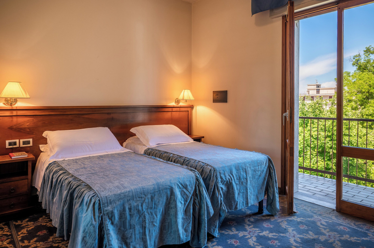 Room 2, unity bank hotel terme padova RC12, Padua
