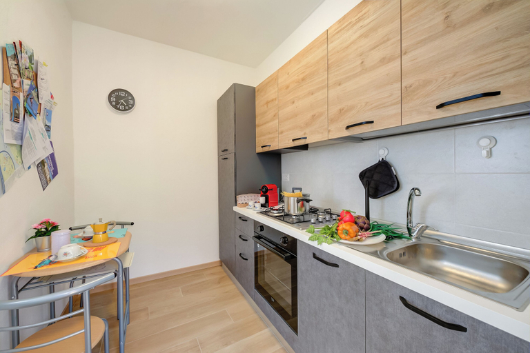 Private kitchen 3, Red House: Beachfront Terrace & Private Beach, Verbano-Cusio-Ossola