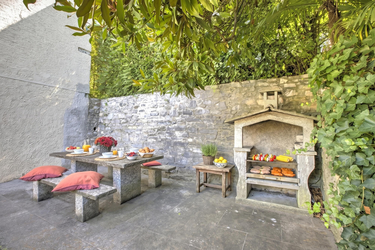 Outdoor dining 4, Oasis Panoramic 1BR With Shared Pool, Lugano