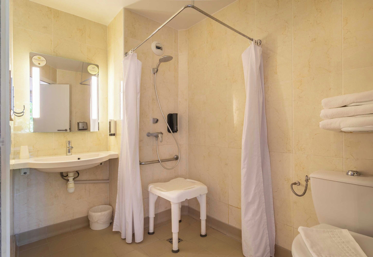 Bathroom 4, B&B HOTEL Toulon Ollioules, Var