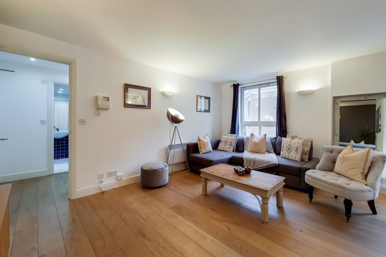 Others 3, Capital Stay Aldgate - Two Bed Apartment, London