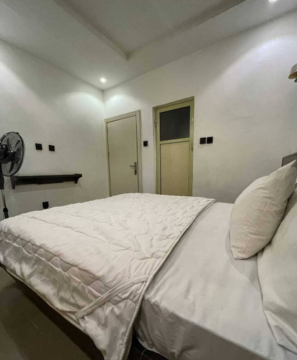 Room 3, BLUESTONE SKYLINE APARTMENTS, Oshodi/Isolo