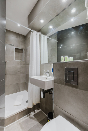 Bathroom 4, The Gate Hotel, London