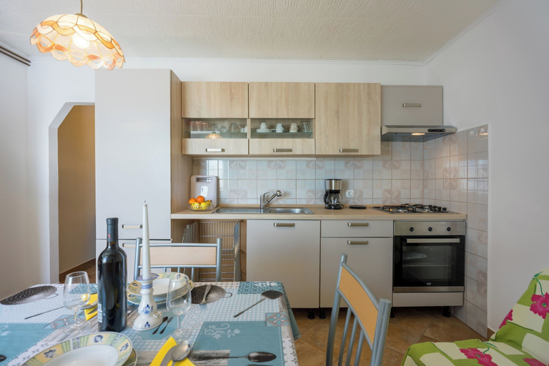 Private kitchen 5, Rural Apt Lea for 2 /w Terrace, Koper