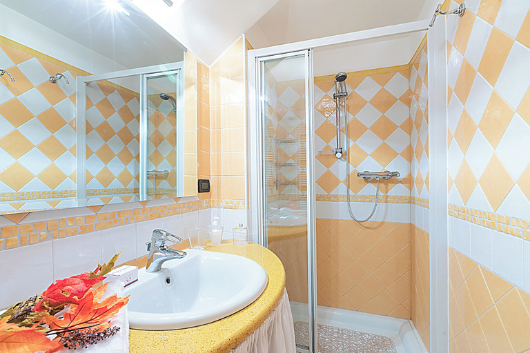 Bathroom 3, Appartamento I 2 Pini for 6 With Balcony, Torino