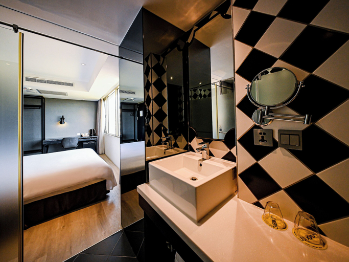 Bathroom 4, CHECK inn Taipei Main Station, Taipei City