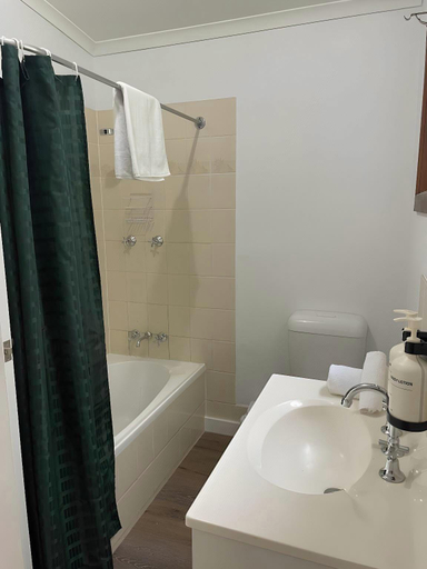 Bathroom 3, Ingenia Holidays Avina, Hawkesbury