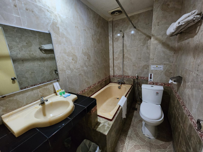 bathroom 4