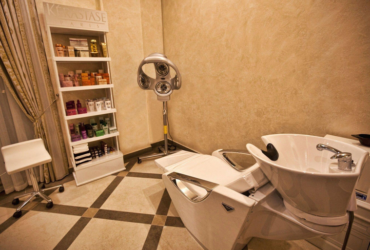 Bathroom 5, Multi Grand Hotel