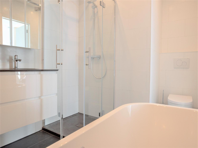 Bathroom 5, 12-Guest Apartment on the Main Square, Antwerpen