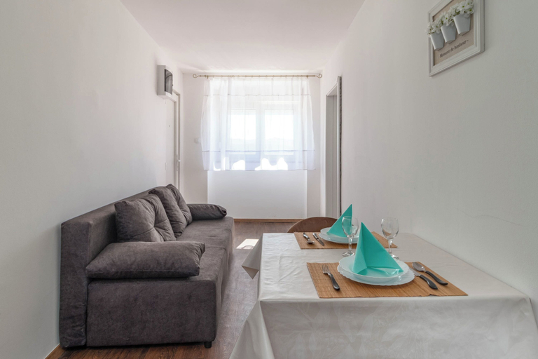 Others 5, 1BR Seafront Apartment Sanja Karlobag, Karlobag