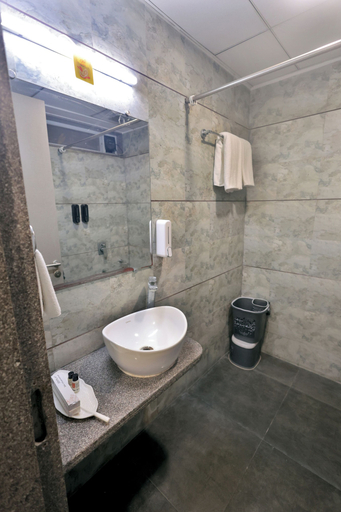 Bathroom 2, Palm Greens Suites & Banquet, Surat