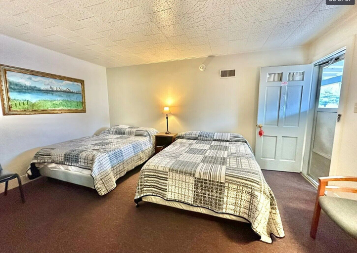 Room 2, Flora Motel, Clay